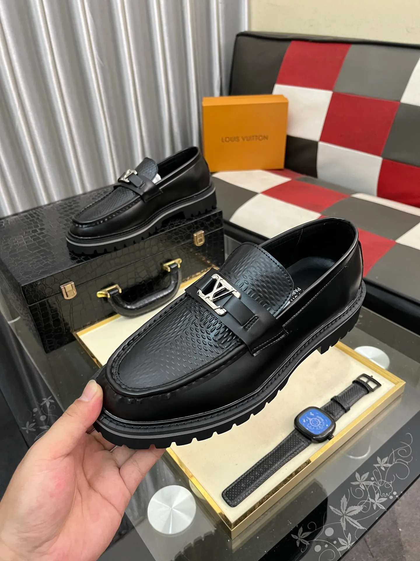 Men's shoes💰458⌚️⌚️[Louis Vuitton (LV)] High-end business formal leather shoes🍀luxurious and elegant style, paying equal attention to practicality and style, professional focus on details and quality, counter original 1⃣️: 1⃣️super accurate reproduction👍🏻! Material: The upper is made of imported original calfskin➕imported Italian cowhide leather. Original anti-slip and wear-resistant outsole! Code number: 38--443️⃣Colors available